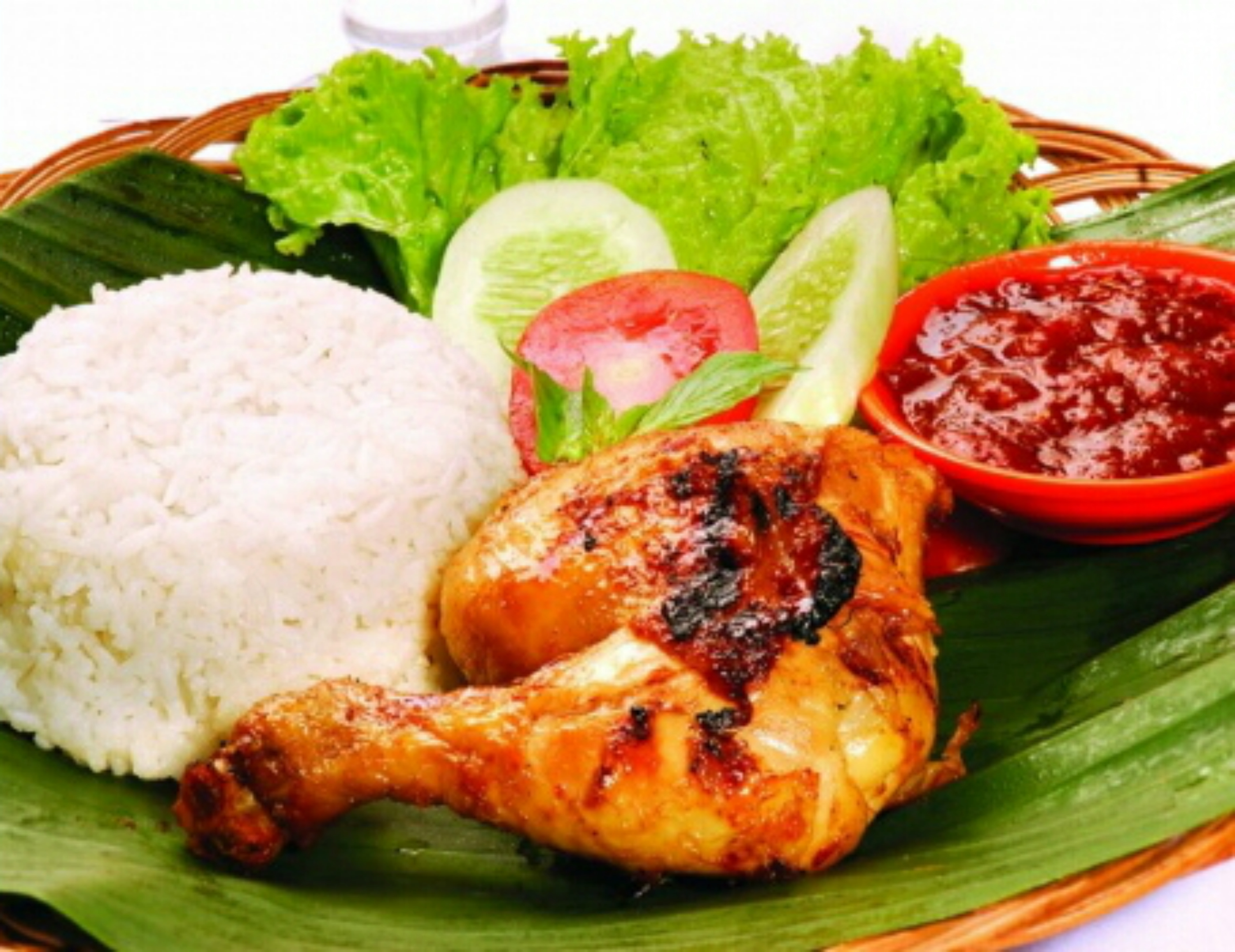 Nasi Uduk dan Ayam Goreng Ibu Sies: Kenikmatan yang Menggugah Hati di Urip Sumoharjo